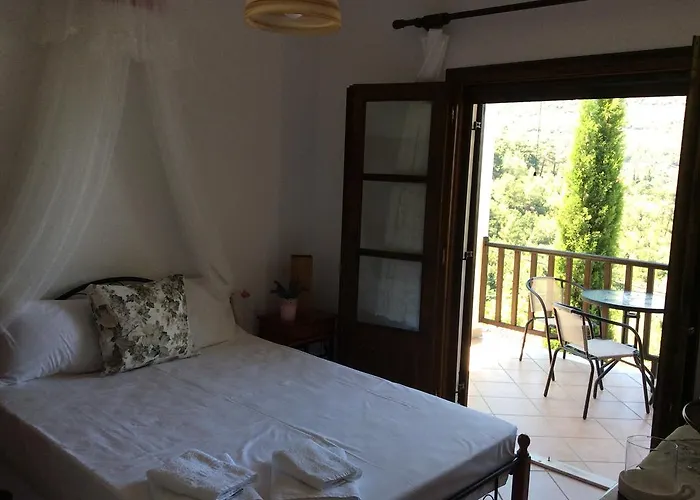 Aspasia's Tatil Evi Prínos